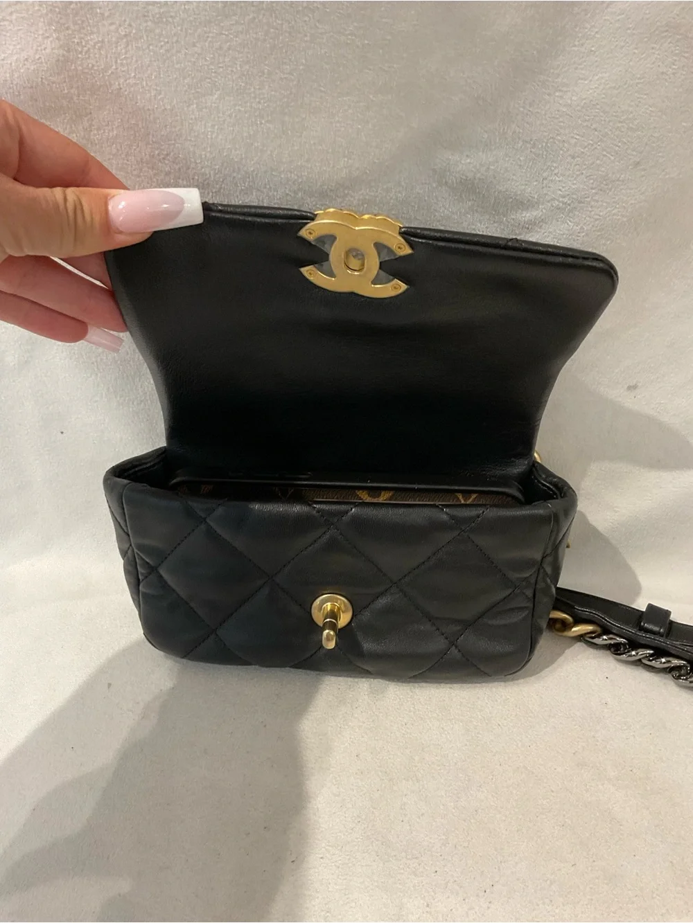CHANEL 19 waist